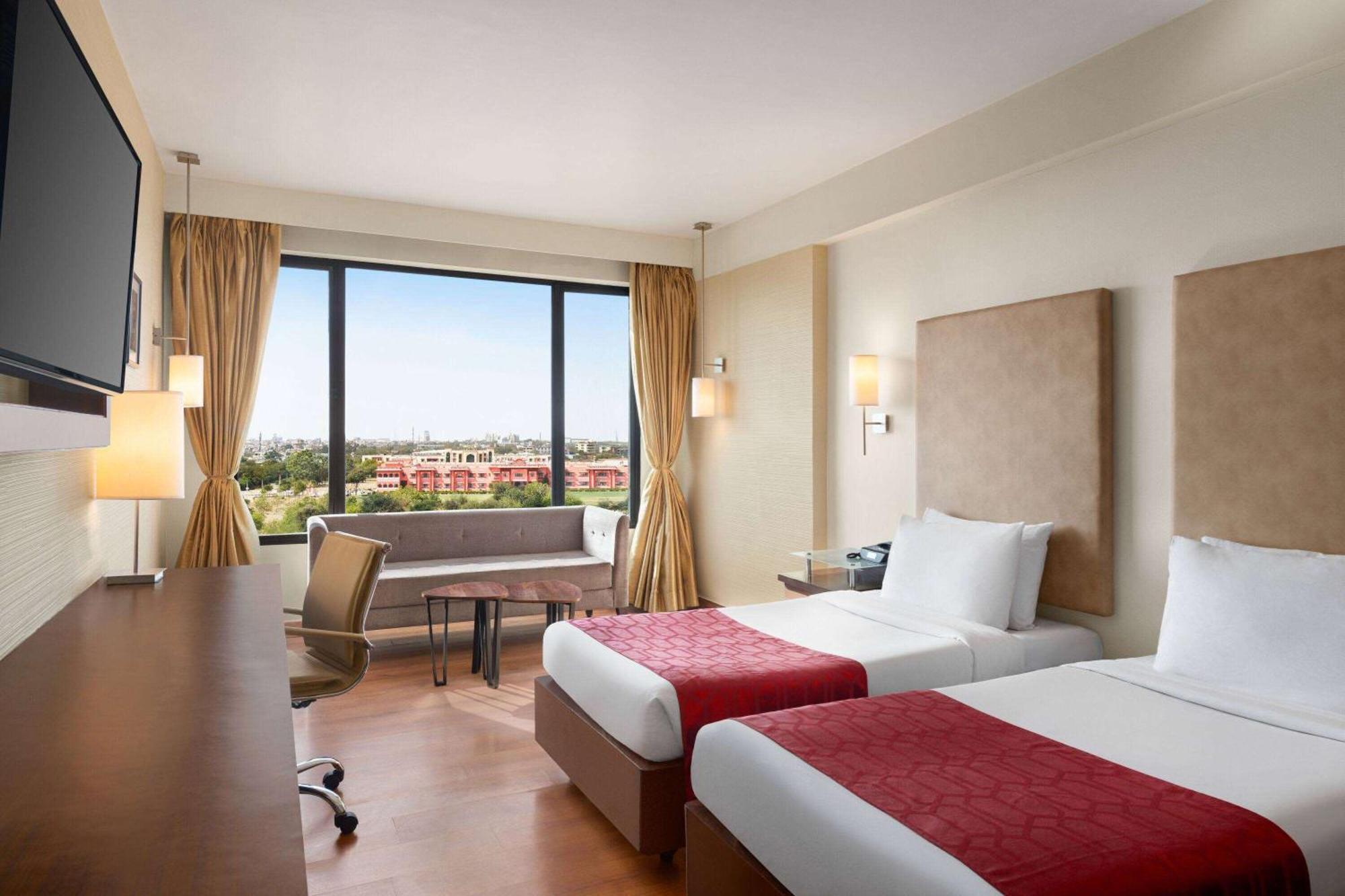 Ramada By Wyndham Jaipur North Hotel Exterior foto